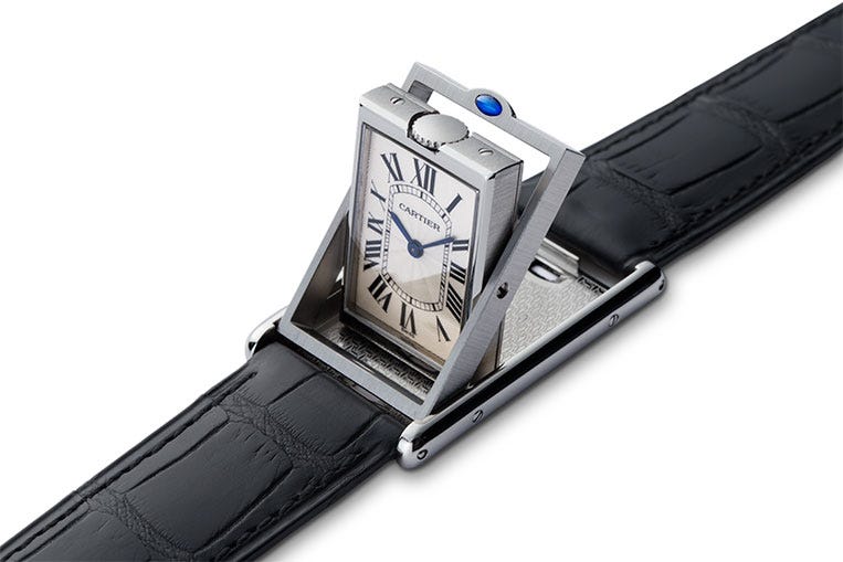 The folding display of the Cartier Tank Basculante W1011358 is reminiscent of the Jaeger-LeCoultre Reverso